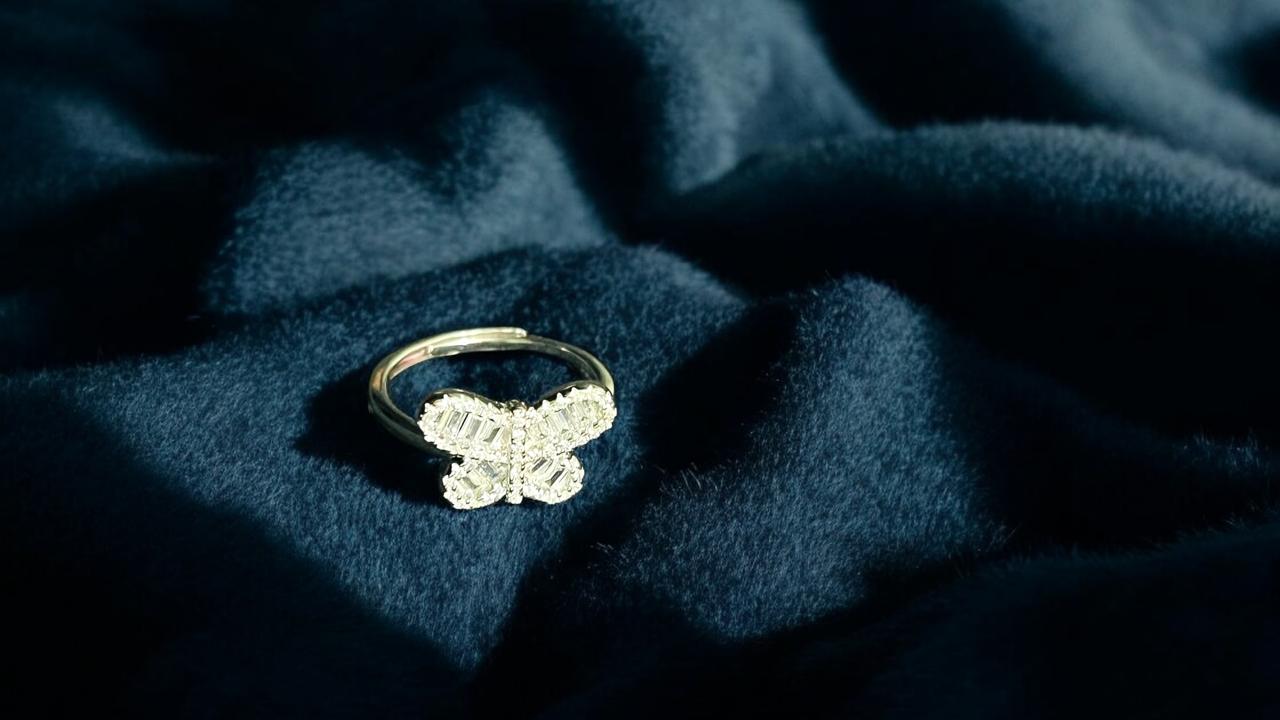 Butterfly ring