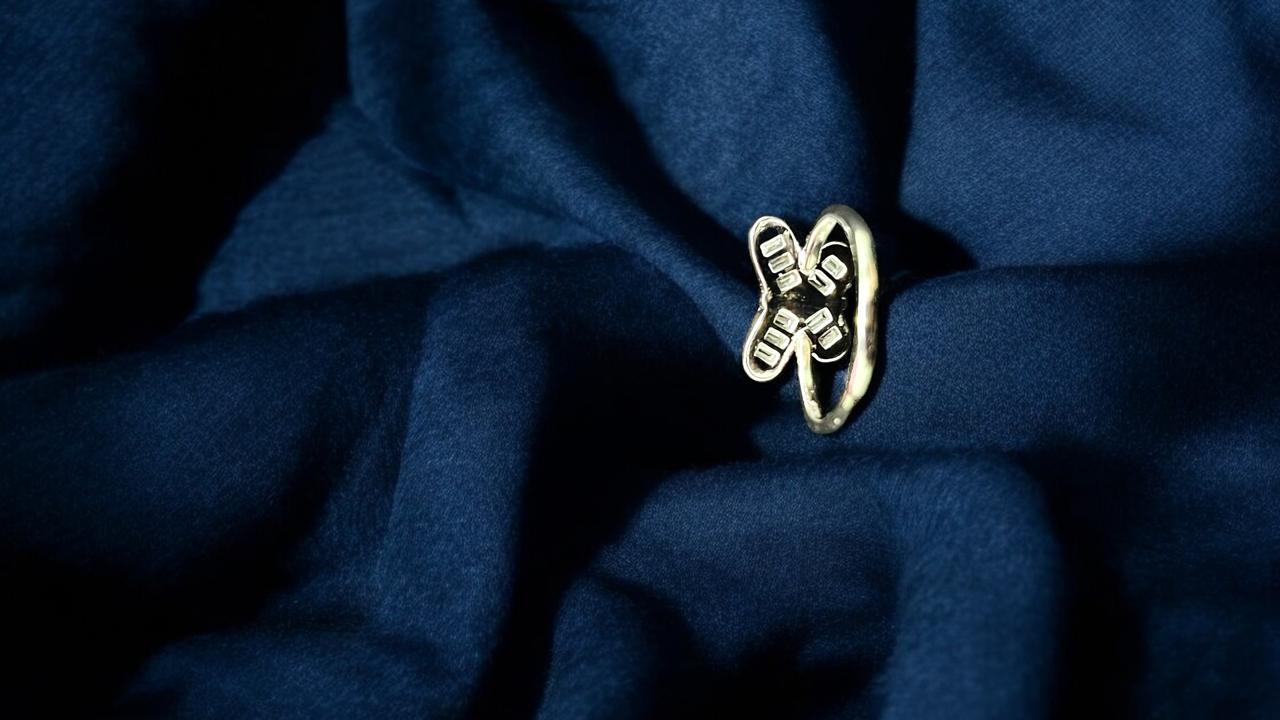 Butterfly ring