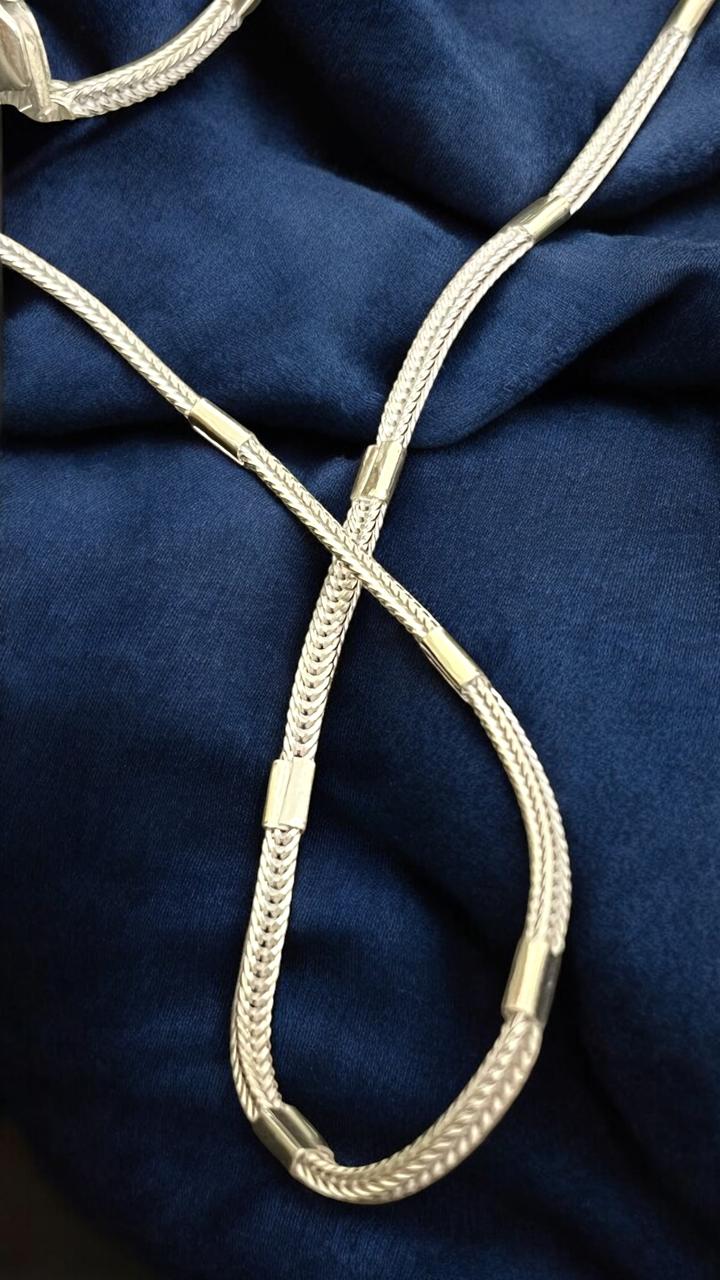 Silver Chain with unique plating in middle